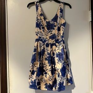 Vintage rose-style dress with off-white (champagne) background